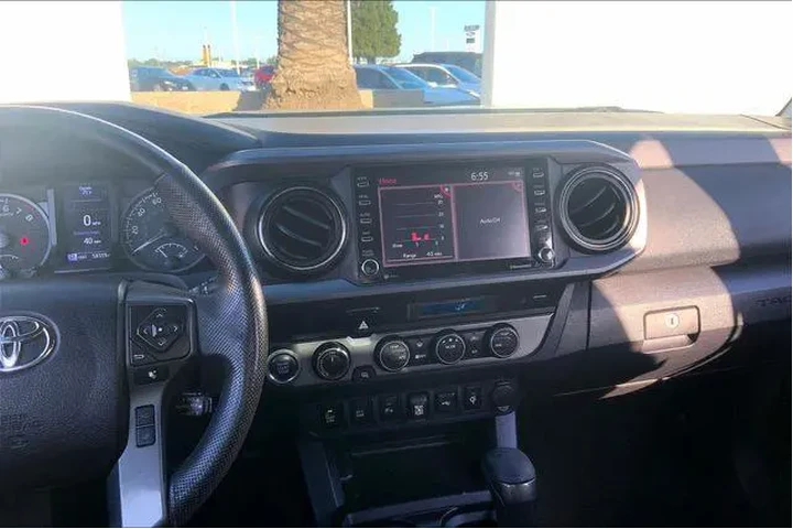 $39985 : Toyota Tacoma 2021 4x4 TRD O image 6