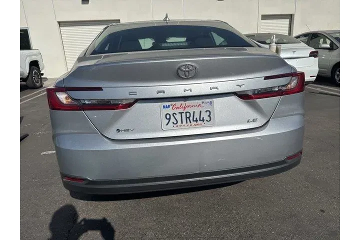 $27888 : Toyota Camry 2025 SE 4dr Sed image 4