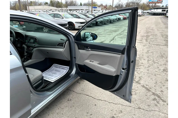 $8980 : 2017 Elantra SE 2.0L Auto (Al image 8