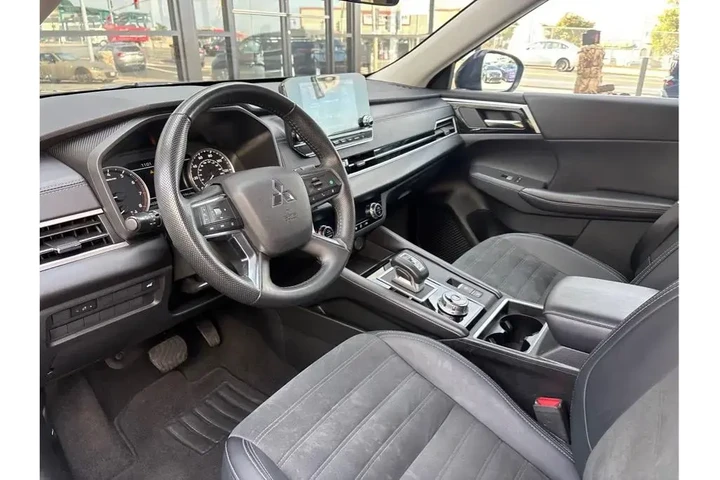 $26188 : Mitsubishi Outlander 2024 SE image 9
