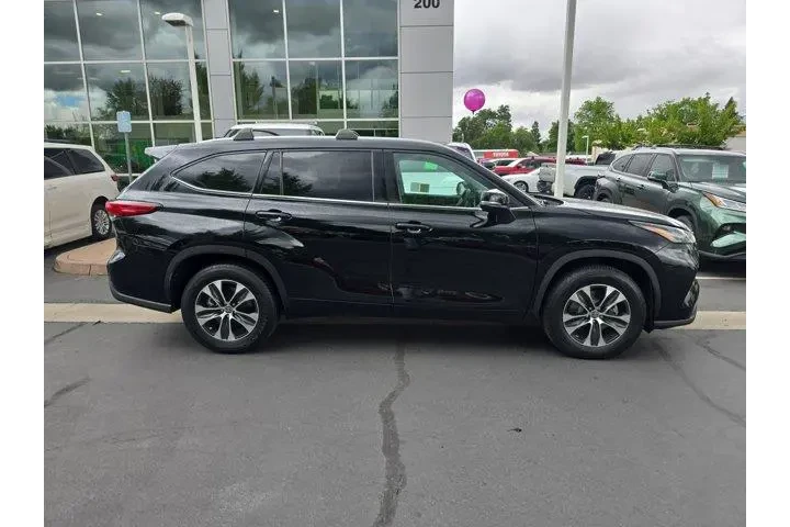 $37995 : Toyota Highlander 2022 XLE 4 image 3