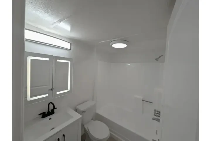NORTH HOLLYWOOD APT DE 2 RECS. image 2