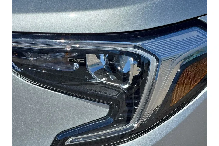 $23795 : GMC Terrain 2021 SLT 4dr SUV image 7