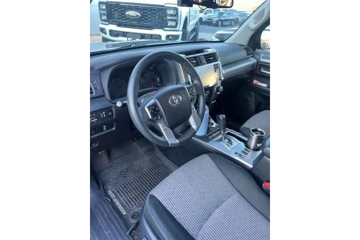 $31904 : Toyota 4Runner 2021 4x4 SR5 image 6