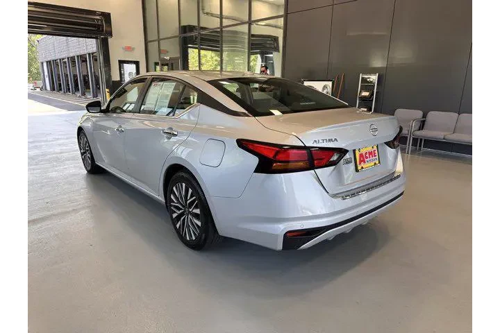 $20295 : Nissan Altima 2023 2.5 SV 4d image 4