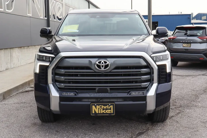 $52988 : 2024 Tundra 4WD Limited image 2