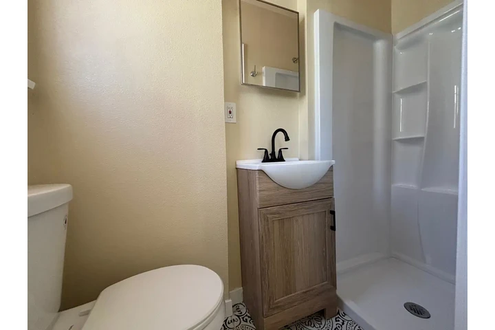 $975 : En renta cuarto image 4