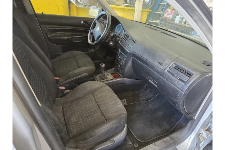 $1700 : Vw jetta 2004 image 3