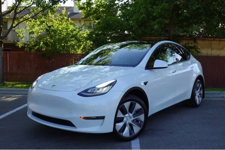 $23979 : 2020 Model Y Long Range image 1