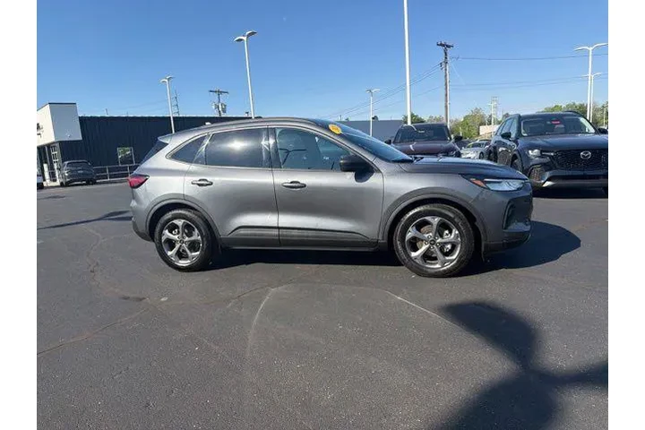 $28980 : Ford Escape 2025 ST-Line 4dr image 5