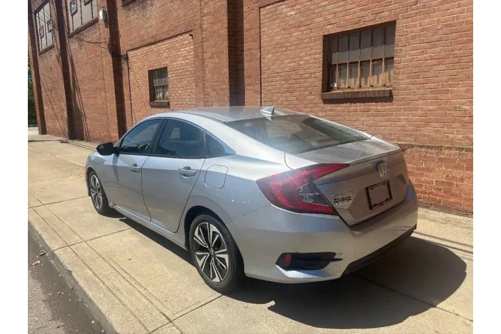 $14500 : 2018 Civic EX-T image 8