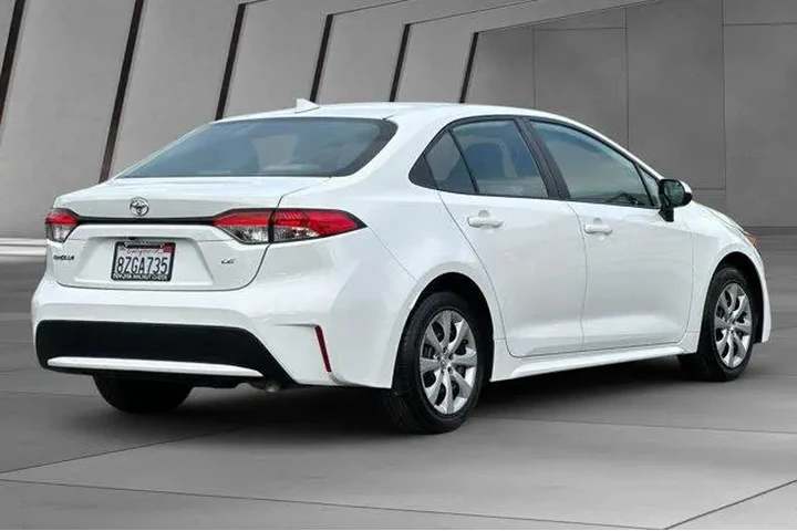 $18900 : Toyota Corolla 2022 LE 4dr S image 4