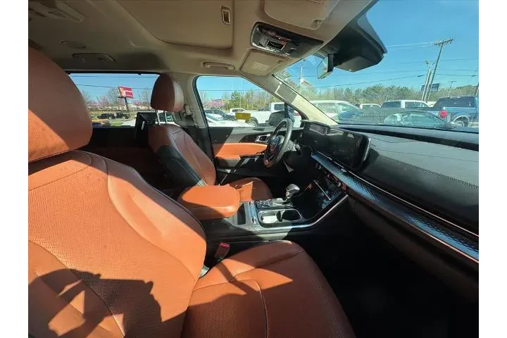 $39386 : Kia Carnival 2024 SX 4dr Min image 3