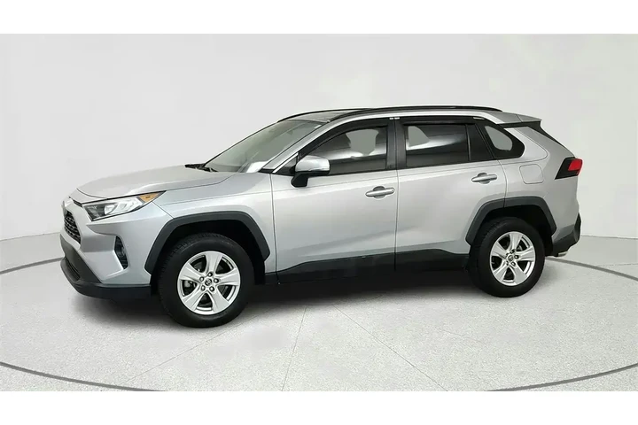 $26971 : Toyota RAV4 2021 AWD XLE 4dr image 3