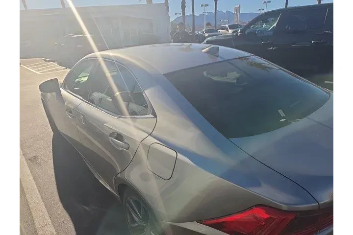 $29330 : Lexus IS 300 2018 AWD 4dr Se image 2