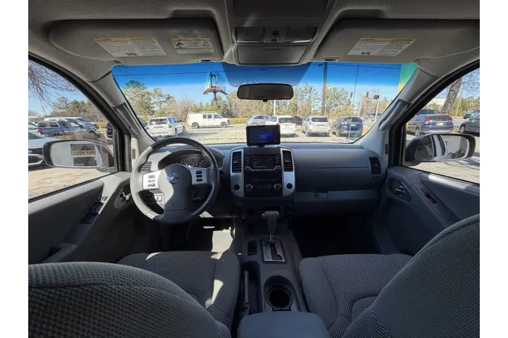 2015 Frontier SV image 9