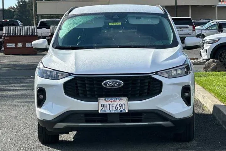 $24998 : Ford Escape Plug-In Hybrid 2 image 6