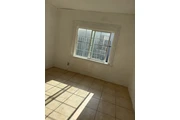 Se Renta cuarto grande 12 x 12