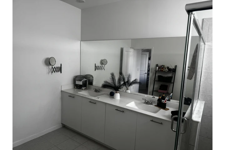 $1300 : Se renta habitaciones amplia image 5