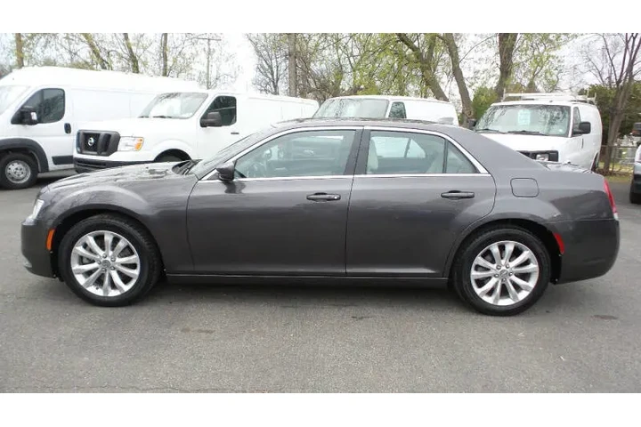 $12900 : 2016 300 Limited image 5