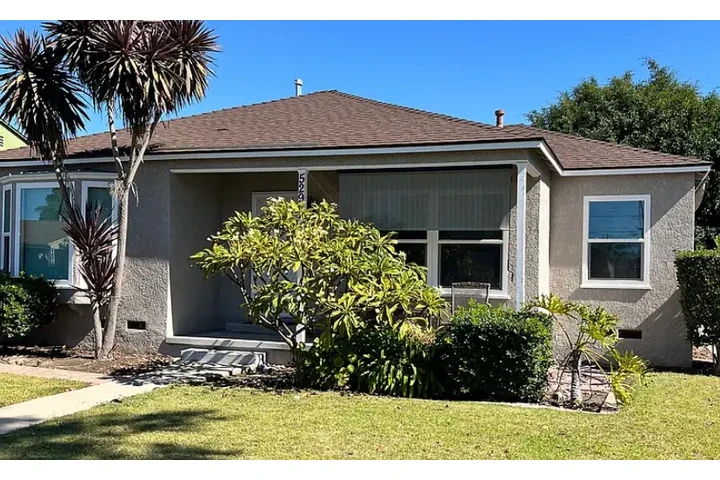 $2550 : Freshly painted house with new image 1