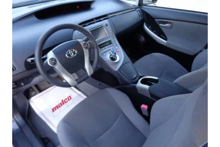 $11450 : 2013 Prius Three image 9
