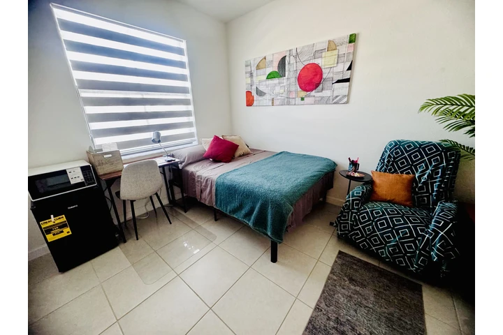 $900 : SE RENTA HABITACION AMOBLADA! image 1
