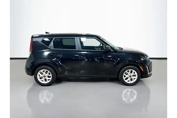 $18787 : Kia Soul 2023 S 4dr Crossove image 8
