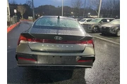$19705 : Hyundai ELANTRA 2024 SEL 4dr thumbnail