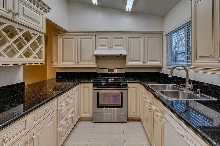 $800 : Home...Las Vegas, NV image 5