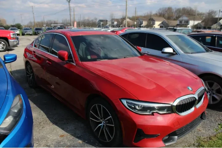 2019 BMW 3 Series 330i image 2