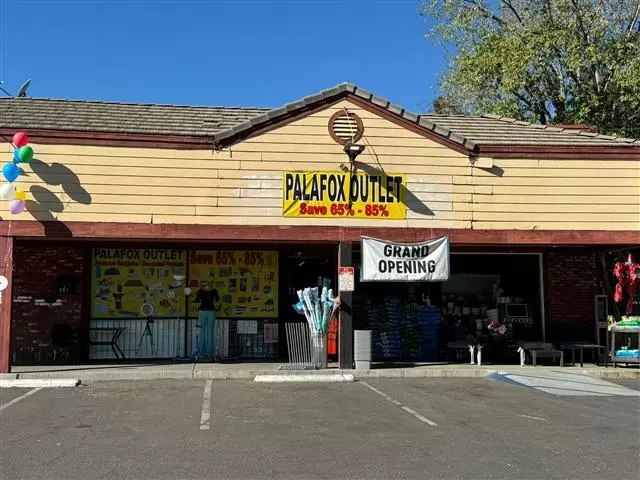 Palafox Outlet image 1