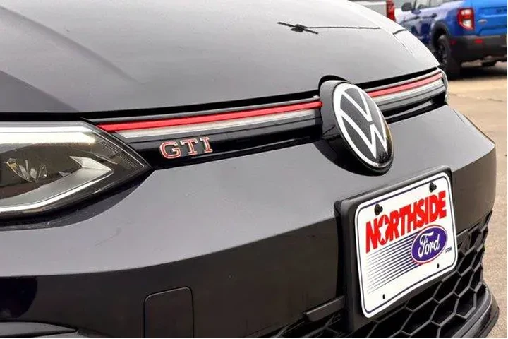 $29977 : Volkswagen Golf GTI 2023 Aut image 4