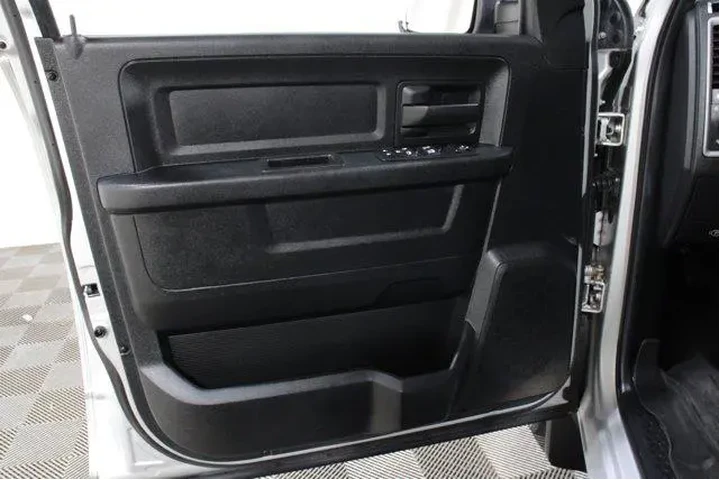 $18692 : Ram 1500 2014 4x2 Express 4d image 6