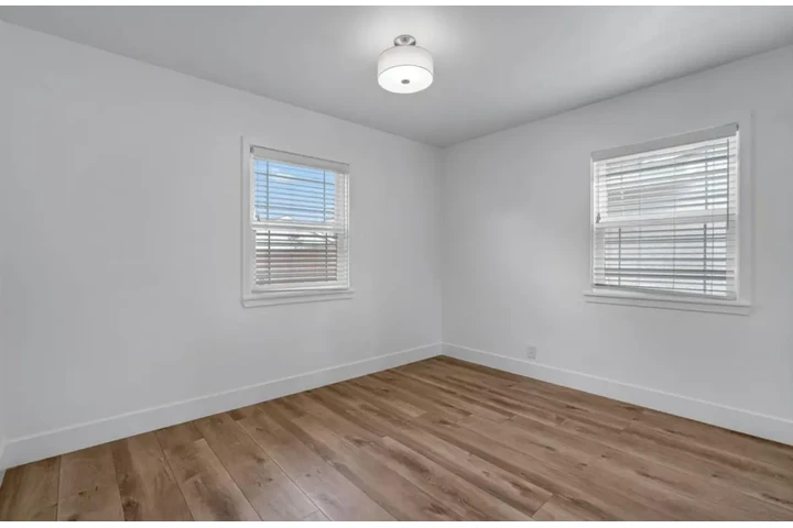 $2500 : 3 Bedroom home in James M wood image 5