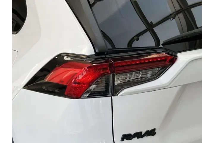 $30828 : Toyota RAV4 2023 AWD XLE 4dr image 10