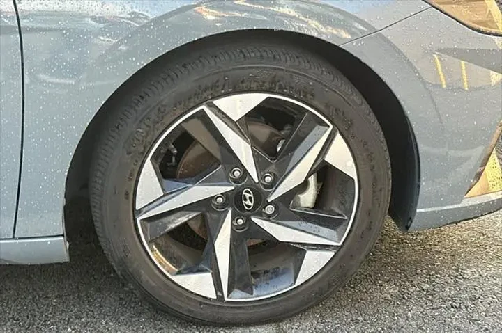$17990 : Hyundai ELANTRA 2022 SEL 4dr image 7
