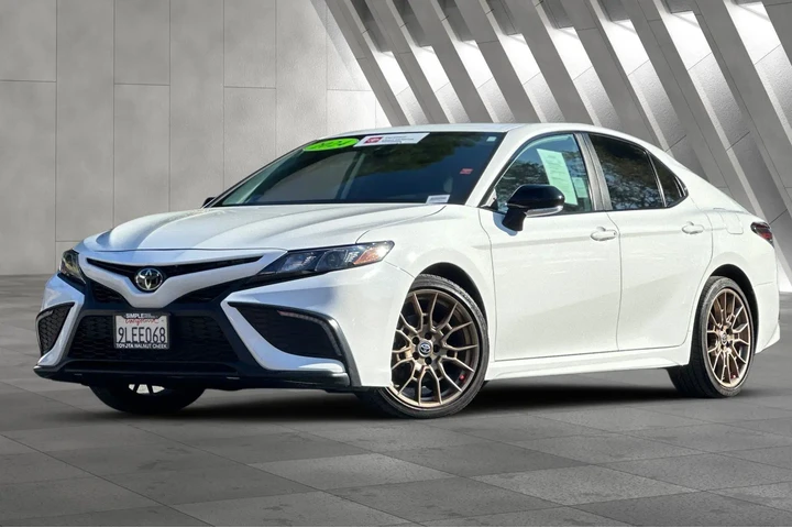 $25800 : Toyota Camry 2024 SE Nightsh image 2