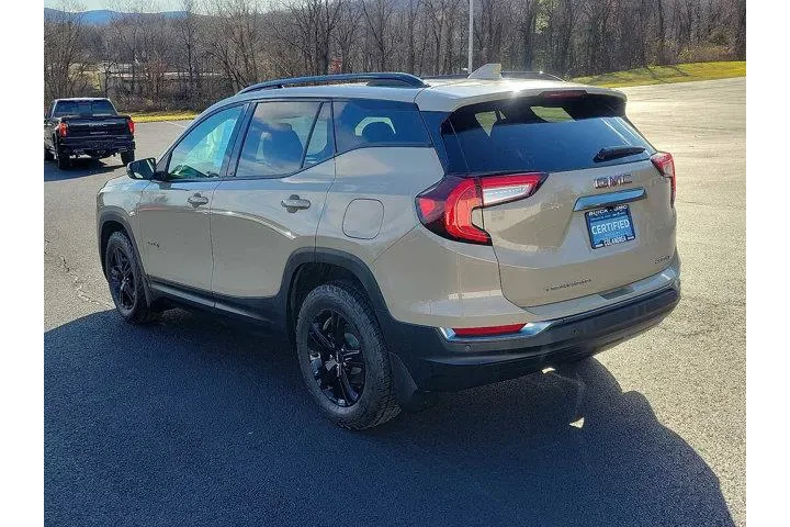 $24766 : GMC Terrain 2022 AWD AT4 4dr image 4