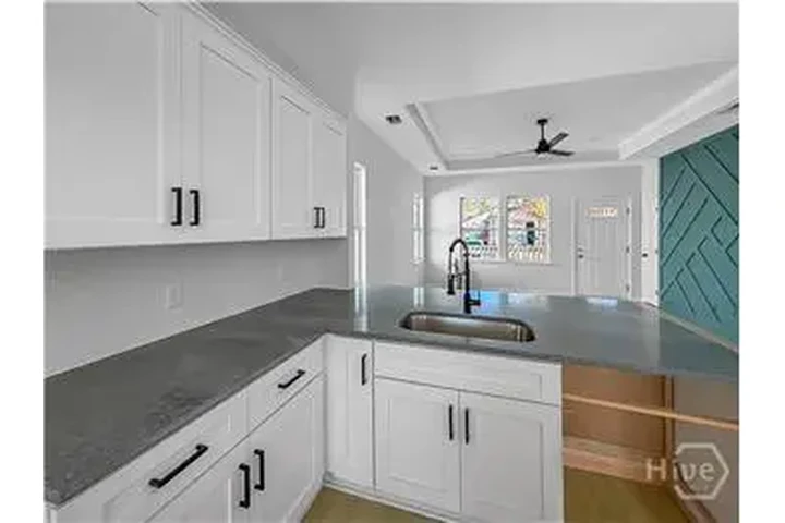 $2200 : Rental property with 3 bedro image 7