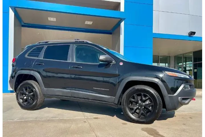 $14900 : Jeep Cherokee 2015 4x4 Trail image 2