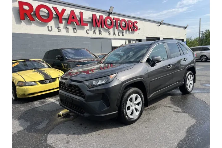$16900 : 2019 RAV4 LE image 1