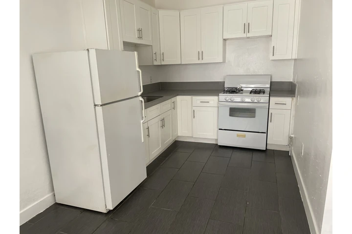 $1495 : 1316 KENMORE ST (SENCILLO XL) image 5