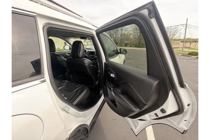 $9750 : 2020 Cherokee Altitude image 8