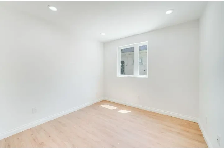 $2500 : 3bd and 2bath for rent at LA image 2