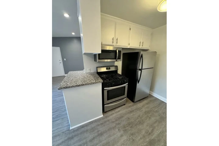 $1200 : APTO PRIVADO EN LOS ÁNGELES CA image 2