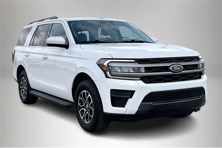 $36499 : Ford Expedition 2024 4x4 XLT image 1