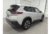 $21297 : Nissan Rogue 2023 SV 4dr Cro thumbnail