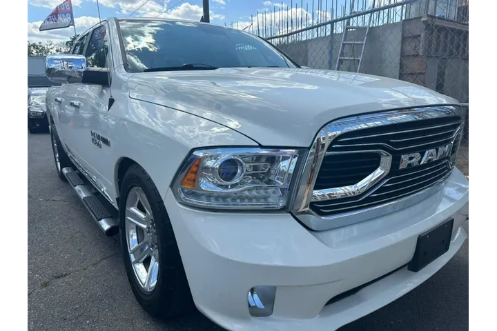 $24999 : Used 2016 1500 4WD Crew Cab 1 image 1