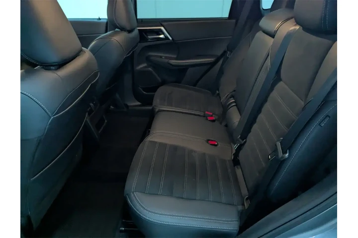 $24797 : Mitsubishi Outlander 2024 AW image 9